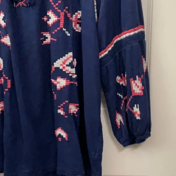 New Directions. Top. Size L. - Picture 2 of 7